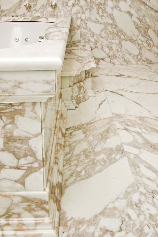 arabescato bath surround details