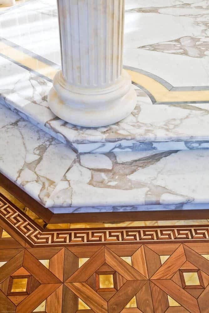 arabescato floor tread details