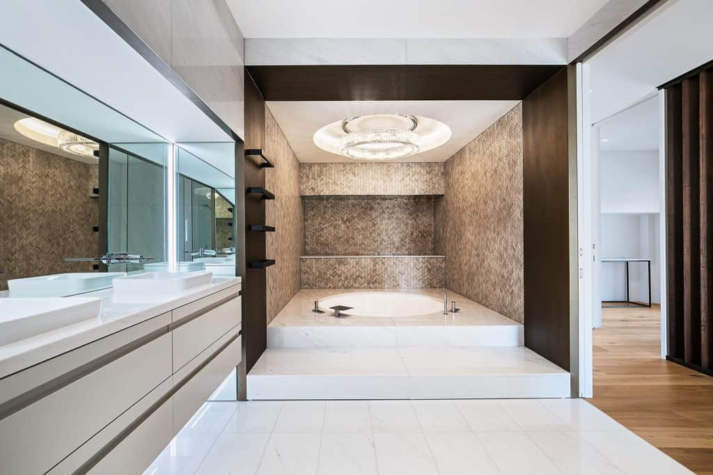 bianco santorini marble bath surround