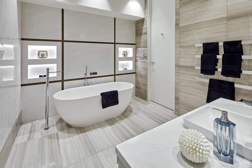 bianco santorini marble ensuite wall