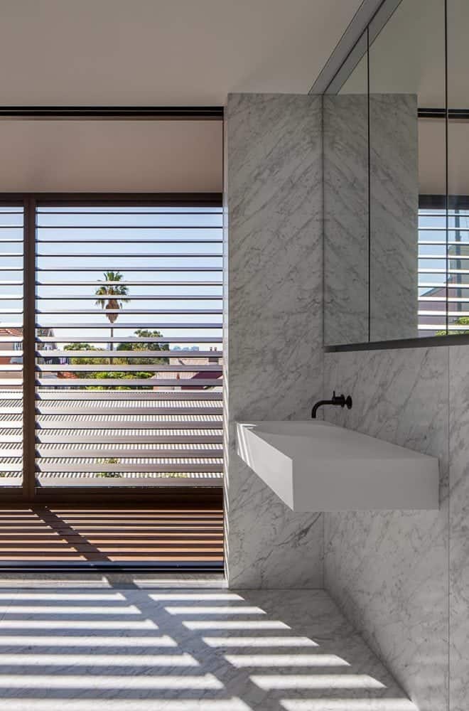 carrara gioia marble walls