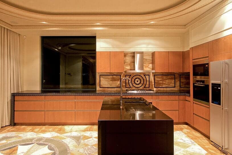giallo sienna splashback black granite benchtop