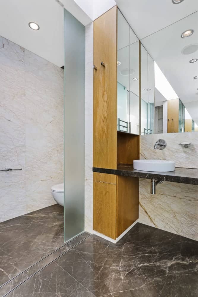 golden spider marble walls and maron venus floor