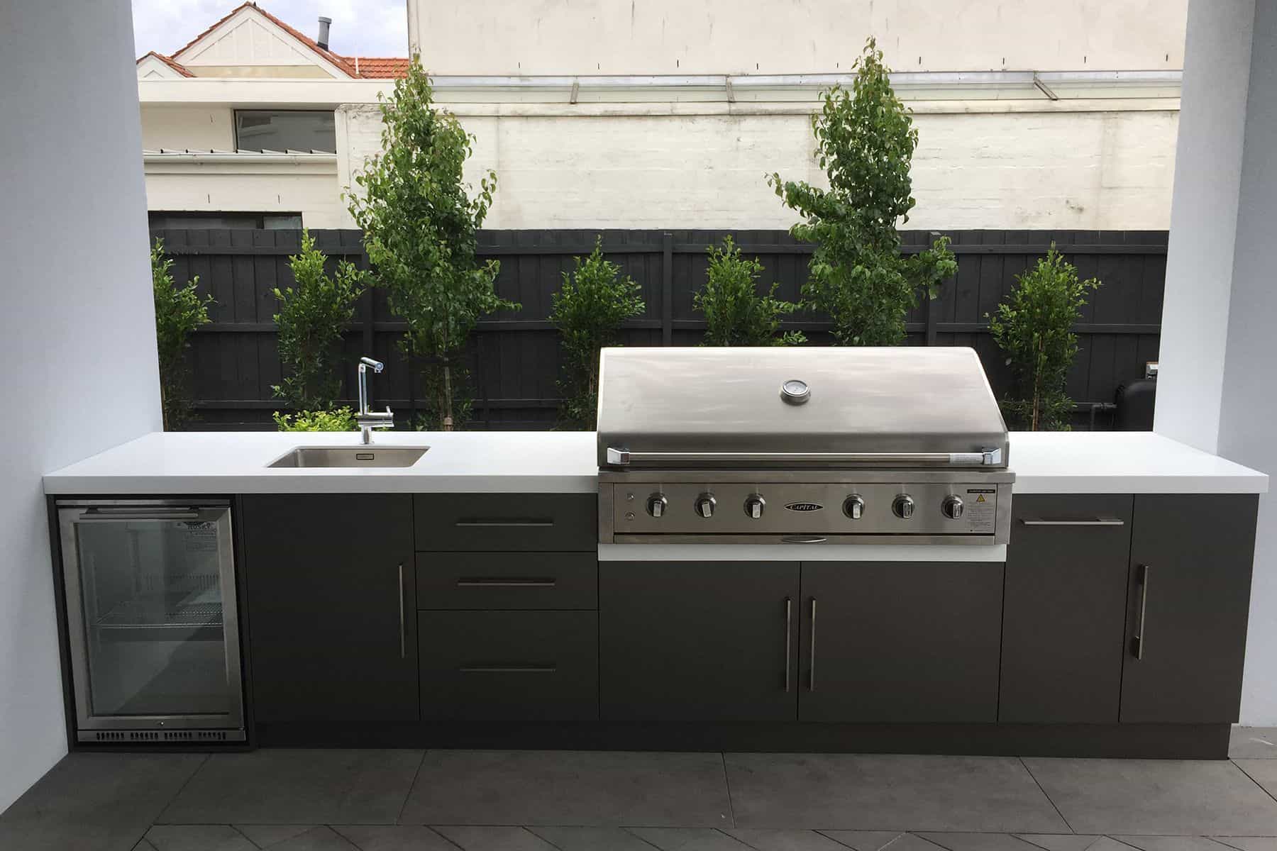 13 Timeless Outdoor BBQ Kitchen Ideas