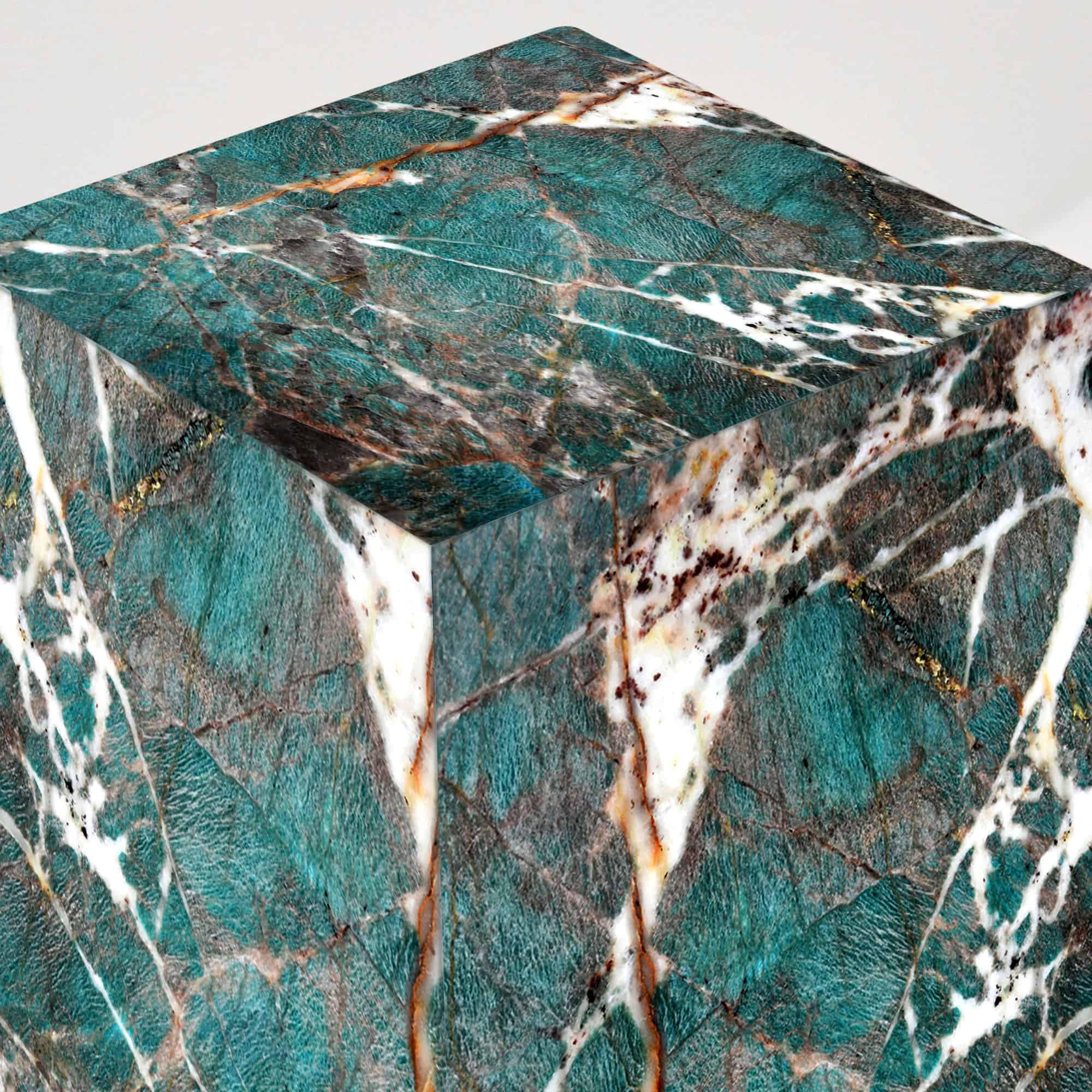 Low Plinth zoom Low Plinth zoom