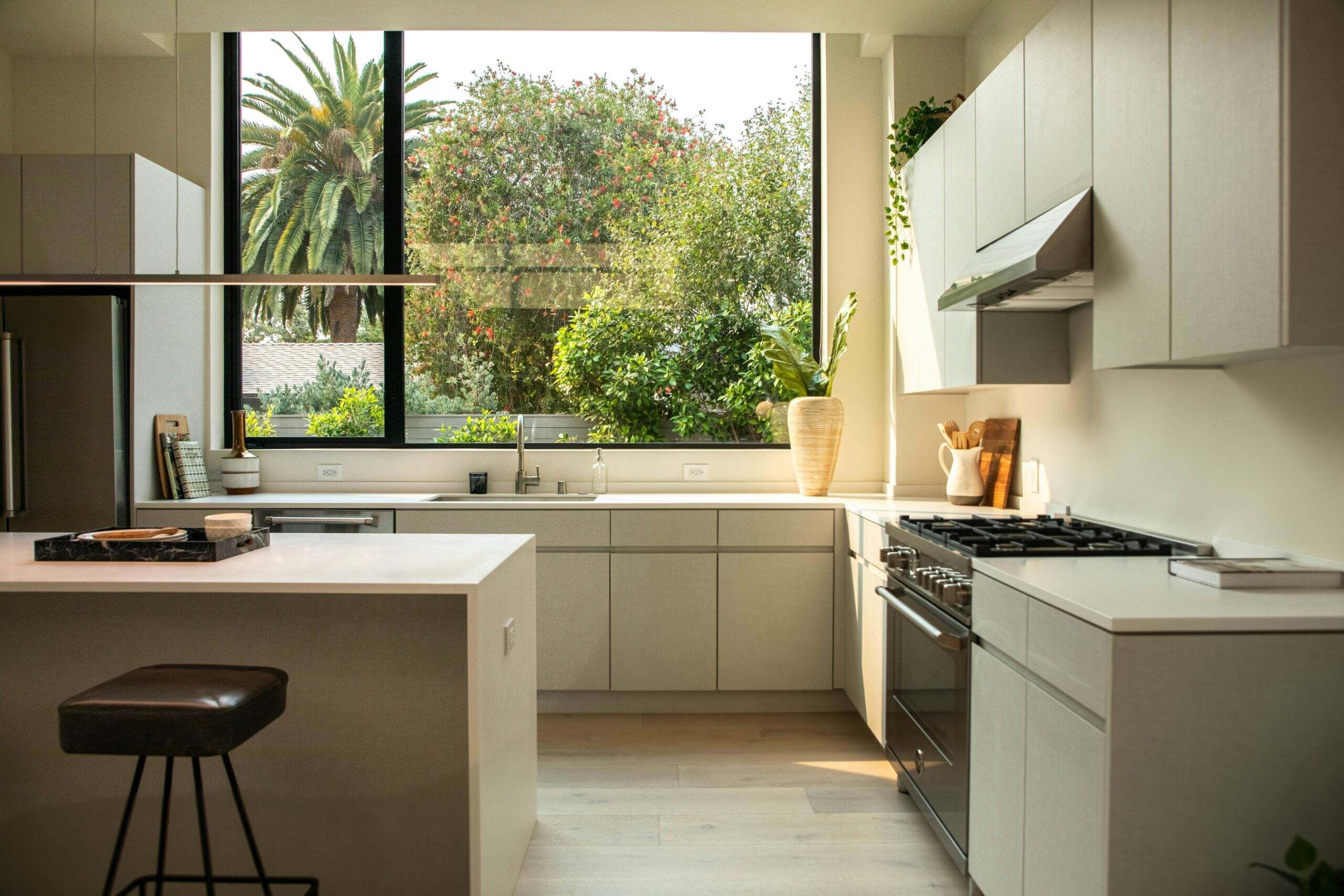 Stylish Two Tone Kitchen Ideas