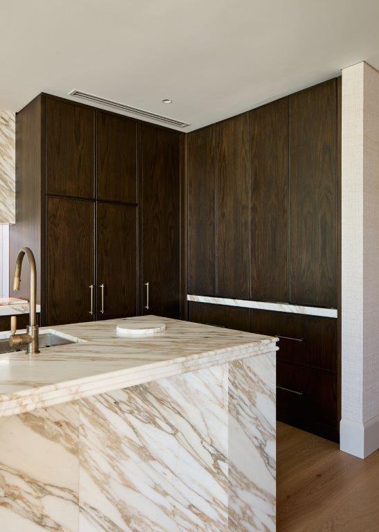 Calacatta Vagli Kitchen Island and Oak Finishes