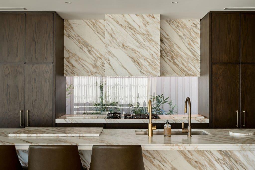 Calacatta Vagli Rangehood
