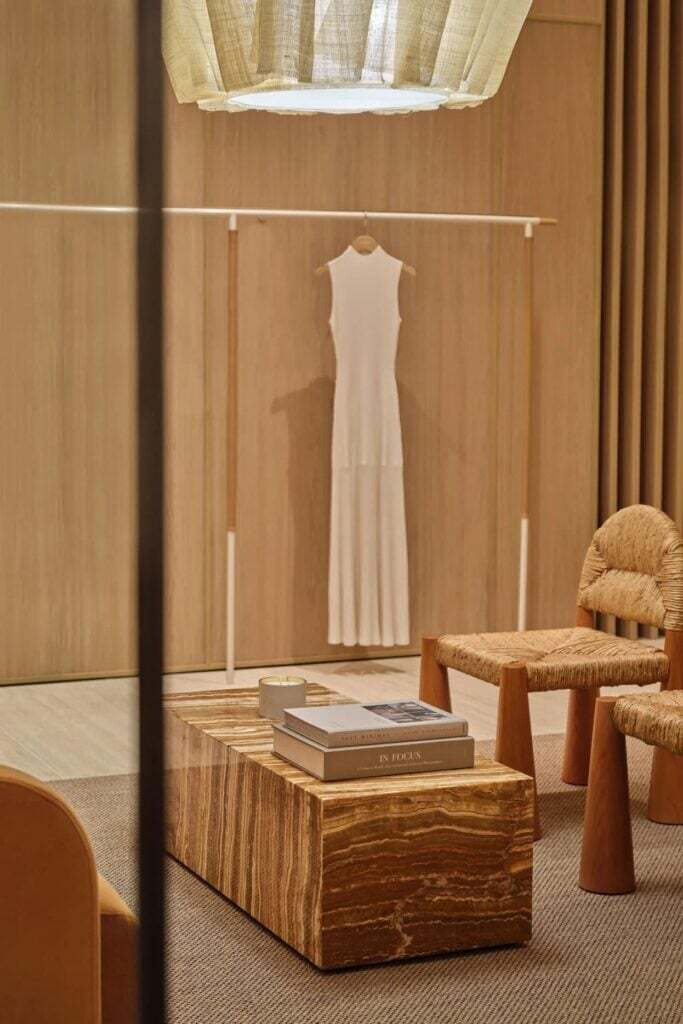 Plinth Onice Rosso 02